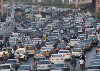 بڑے شہروں میں اتوار کو گاڑیاں نہ چلانے کا مشورہ