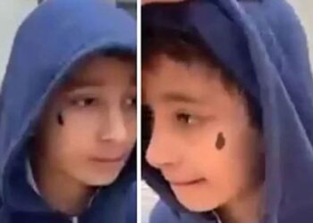 کالا رنگ لگانے والا ٹیچر فارغ