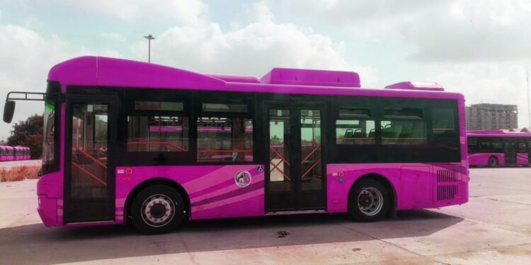 کراچی : خواتین کے لیے پنک بس سروس