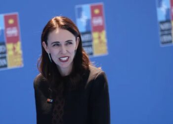 مستعفی ہونے کا اعلان