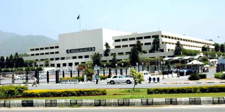 ٹک ٹاکرزاور یو ٹیوبرز کے داخلے پر پابندی