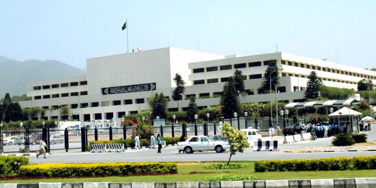 ٹک ٹاکرزاور یو ٹیوبرز کے داخلے پر پابندی