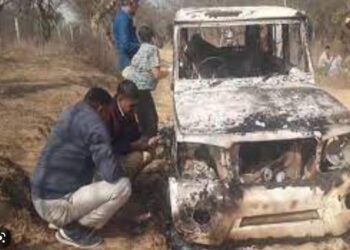 بھارت : 2 مسلمانوں کو گاڑی سمیت زندہ جلادیا گیا