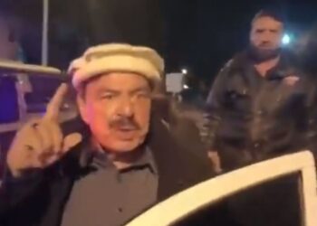 آصف زرداری پر الزامات، شیخ رشید گرفتار