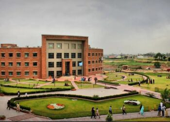 نجی یونیورسٹی کا بہن بھائی کے تعلق پر قابل اعتراض سوال