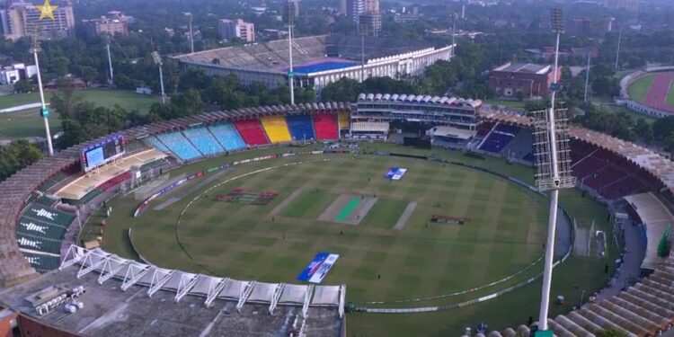 قذافی اسٹیڈیم میں کچرا پھینکنے پر جرمانہ