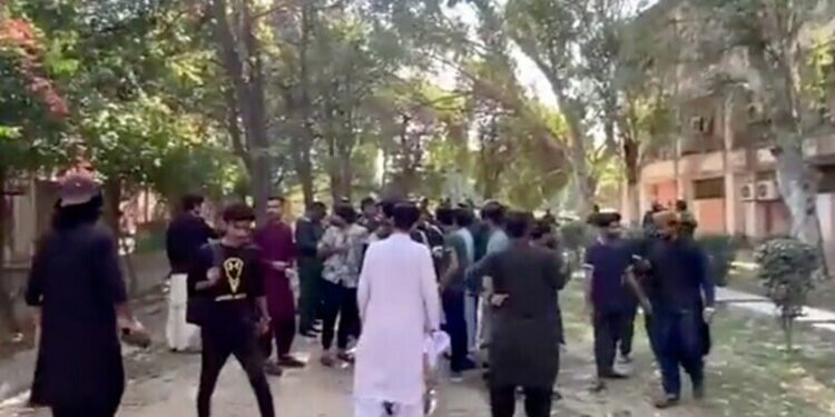 پنجاب یونیورسٹی میں ہولی منانے پر تشدد کا واقعہ