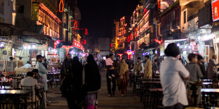 لاہور : ریسٹورنٹس کو افطاری سے سحری کھولنے کی اجازت