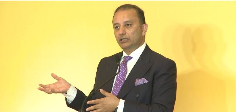 غریب عوام کے لیے پیٹرولیم مصنوعات کی قیمتیں کم کرنے کا فیصلہ