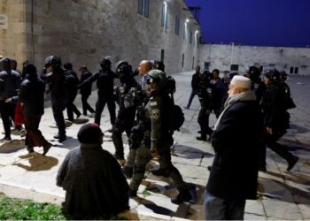 اسرائیلی فورسز کا مسجد اقصیٰ پر حملہ