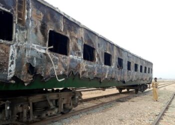 کراچی ایکسپریس ٹرین میں آتشزدگی 7 افراد جاں بحق