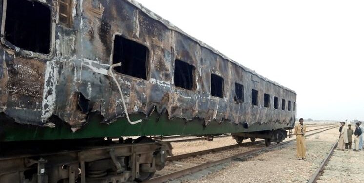کراچی ایکسپریس ٹرین میں آتشزدگی 7 افراد جاں بحق