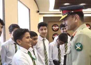 آرمی چیف جنرل عاصم منیر کی طلبہ اور شہدا کے بچوں سے ملاقات