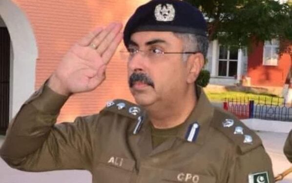 ڈی آئی جی آپریشنز لاہور علی ناصر رضوی کی آنکھ متاثر