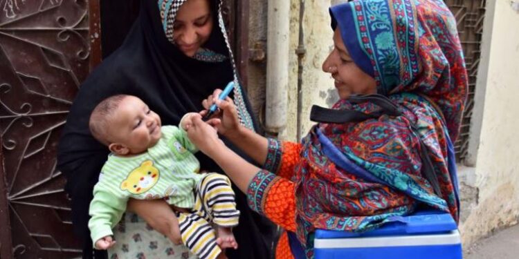 ویکسی نیشن سے محروم پاکستانی بچوں کی تعداد زیادہ ہے