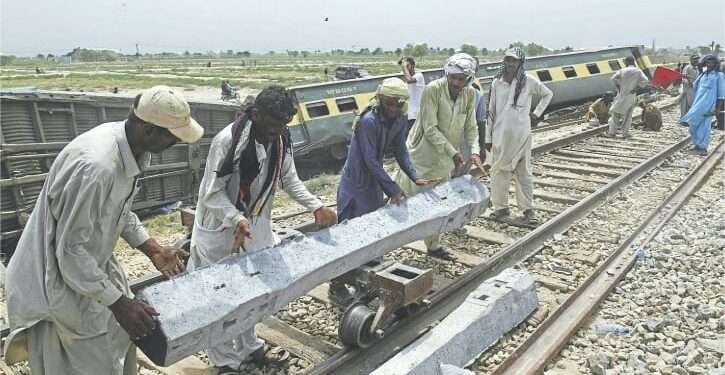 ہزارہ ایکسپریس حادثہ:  پٹری میں لکڑی کے جوڑ کی حقیقت