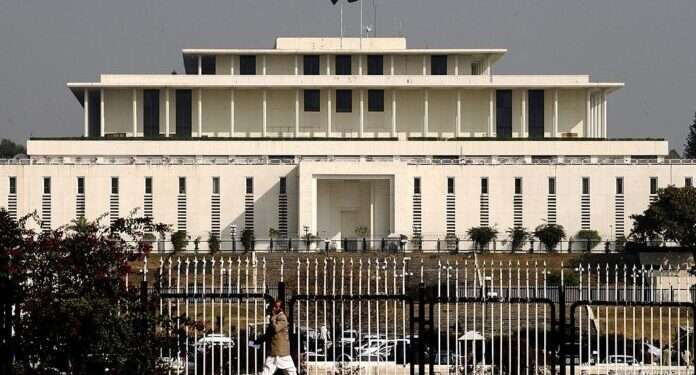 صدر نے سیکریٹری وقار احمد کی خدمات واپس کردیں