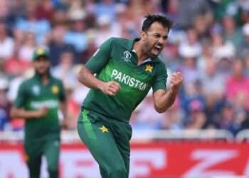 بین الاقوامی کرکٹ کو الوداع کہہ دیا