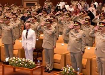 وزیراعظم شہباز شریف کا جی ایچ کیو کا الوداعی دورہ