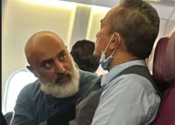 آسٹریلوی پرواز پر ہنگامہ کرنے والا شخص کون ہے؟