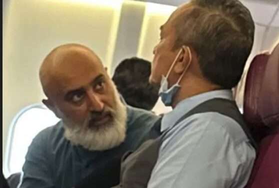 آسٹریلوی پرواز پر ہنگامہ کرنے والا شخص کون ہے؟