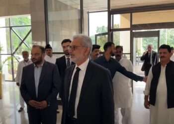 نئے چیف جسٹس کا پہلا دن، پروٹوکول اور گارڈ آف آنر لینے سے انکار