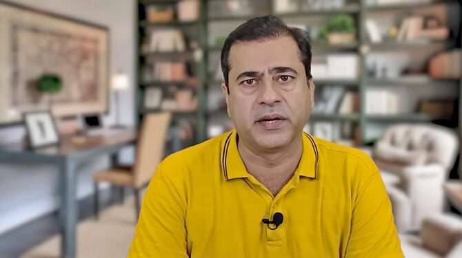 پروگرام ہوسٹ عمران ریاض خان گھر پہنچ گئے