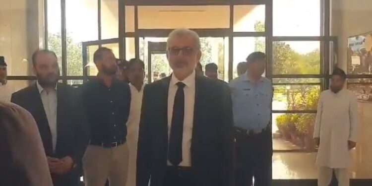 نئے چیف جسٹس کا پہلا دن، پروٹوکول اور گارڈ آف آنر لینے سے انکار