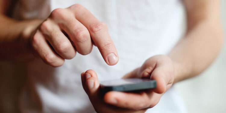 چیئرمین پی ٹی آئی کی بیٹوں سے ٹیلی فونک گفتگو کرانے کا حکم