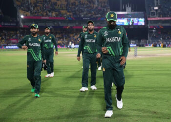 کرکٹ ٹیم کو سپورٹ کریں، پی سی بی