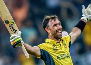 میکس ویل کی کپتان سے معذرت