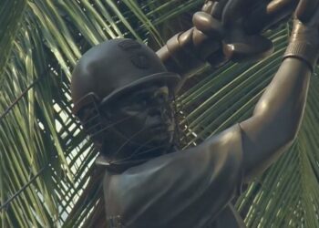 سچن کی جگہ اسٹیو اسمتھ کا مجسمہ ؟