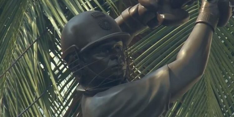 سچن کی جگہ اسٹیو اسمتھ کا مجسمہ ؟