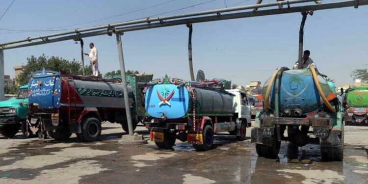 کراچی میں بڑھتے نیگلیریا کیسز سے شہریوں کو تشویش