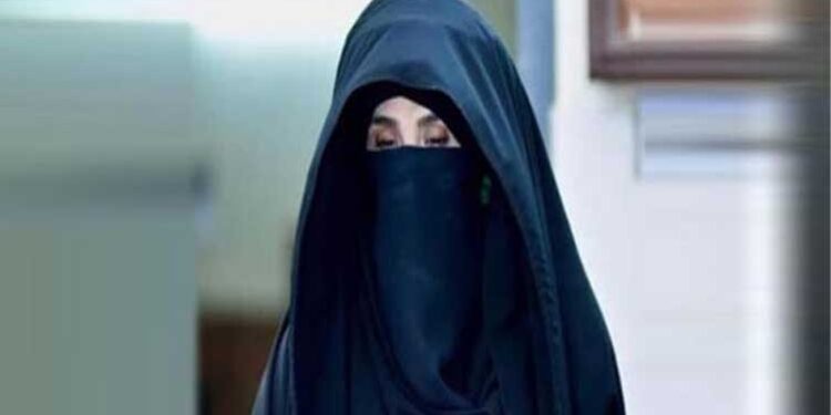 بشریٰ بی بی نے گرفتاری دے دی