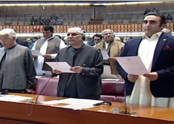 نومنتخب ارکان نے حلف اٹھایا، ایوان میں زبردست نعرے
