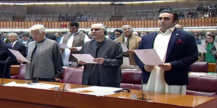 نومنتخب ارکان نے حلف اٹھایا، ایوان میں زبردست نعرے