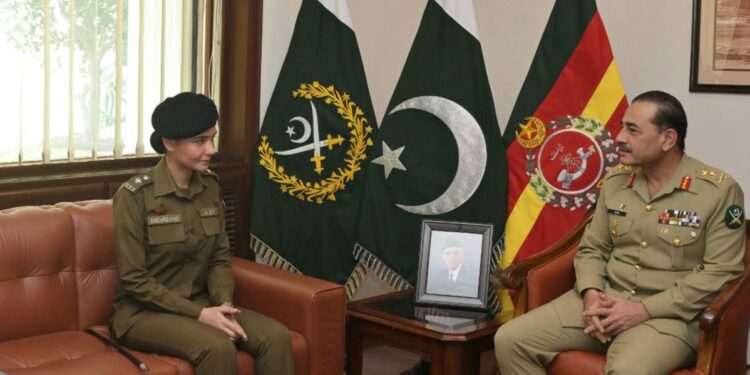 آرمی چیف جنرل سید عاصم منیر کی  اے ایس پی شہربانو سے ملاقات