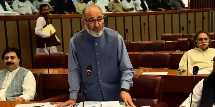 چیف الیکشن کمشنر مستعفی ہوں، سینیٹر مشتاق احمد
