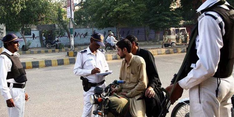 کراچی : شام 5 بجے سے افطار تک ٹریفک چالان نہیں ہوگا