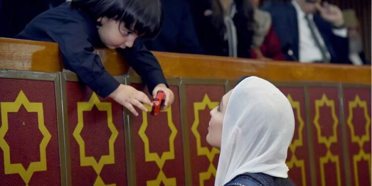 نو منتخب رکن آصفہ بھٹو کی بھانجے کے ساتھ تصویر وائرل