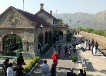 عید پر کے پی کے سیاحتی مقامات پر عوام کا رش