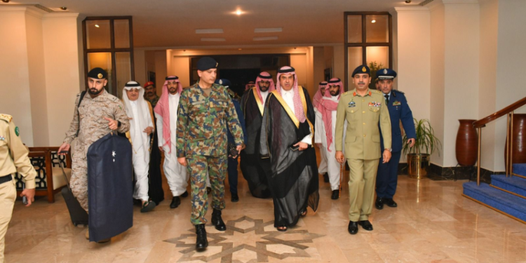 سعودی معاون وزیر دفاع پاکستان پہنچ گئے