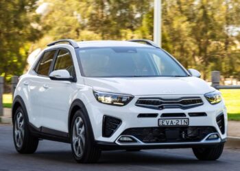 کیا کی ” اسٹونک کار ” کی قیمت میں 15 لاکھ روپے تک کی کمی