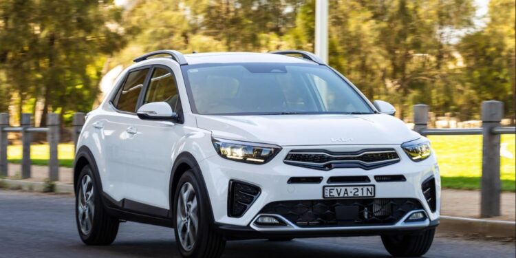 کیا کی ” اسٹونک کار ” کی قیمت میں 15 لاکھ روپے تک کی کمی