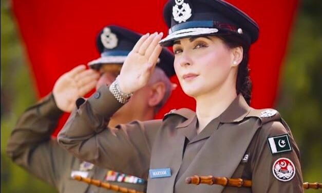 پولیس یونیفارم پہننے کے خلاف درخواست  دائر