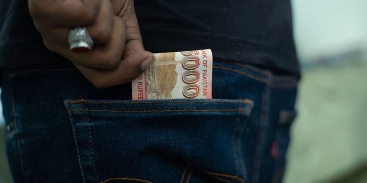 لاہور : جیب کترے بچوں کا گینگ سرگرم