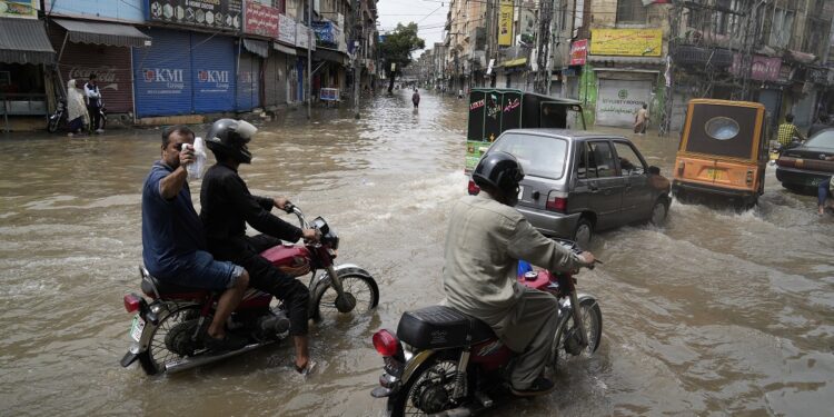 خیبرپختونخوا میں بارش سے تباہی، 4 روز میں 32 افراد جاں بحق