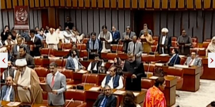 اراکین سینیٹ کی حلف برداری