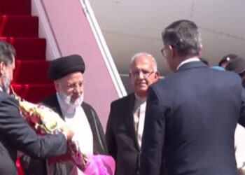 ایرانی صدر پاکستان پہنچ گئے